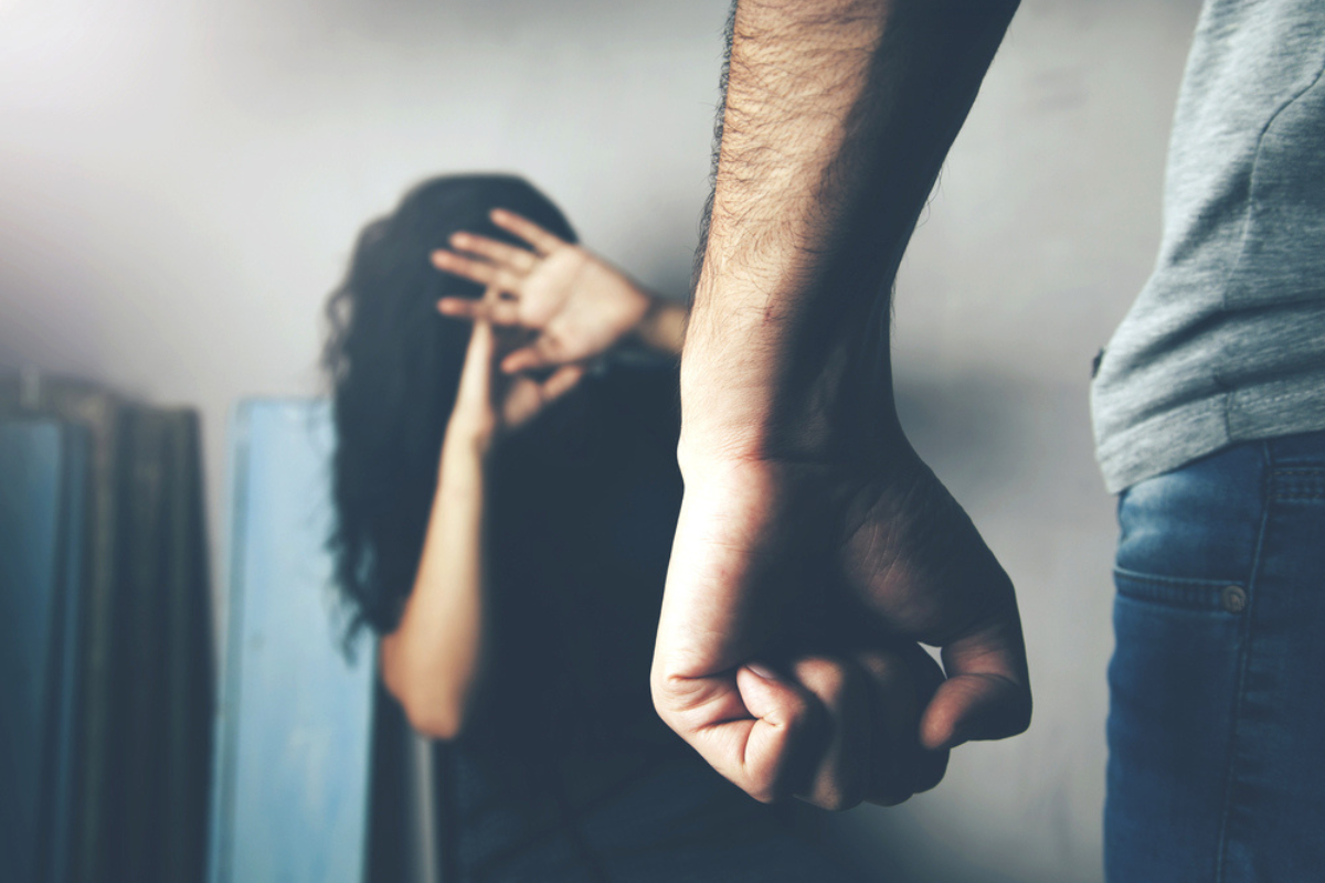 घरेलू हिंसा: एक सुलगती हकीकत जो हर घर को झकझोरती है