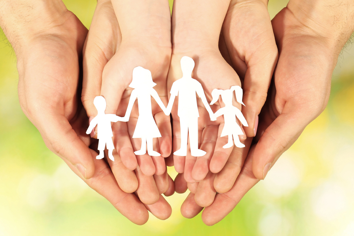 आदर्श परिवार: ईमान और प्रेम से मज़बूत समाज का निर्माण